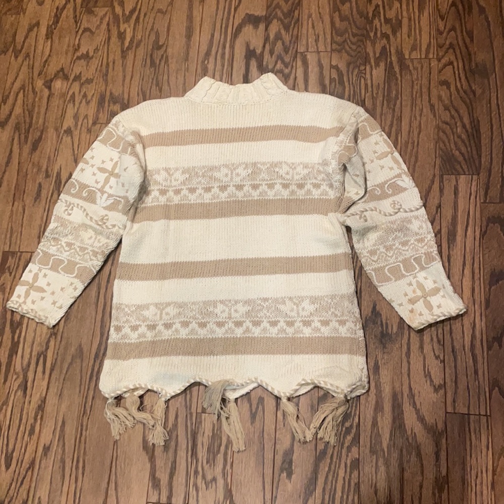Tan Patterned sweater - Picture 2 of 6